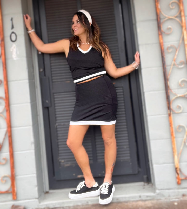 V-Neck Activewear Top w/Built in Bra Black/White