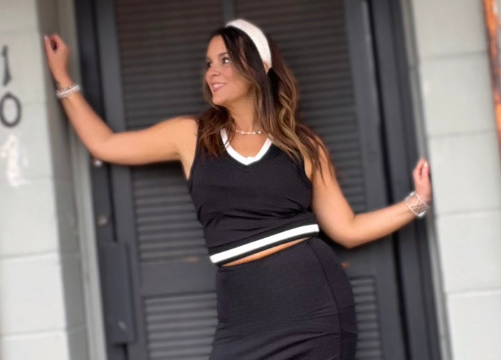 V-Neck Activewear Top w/Built in Bra Black/White