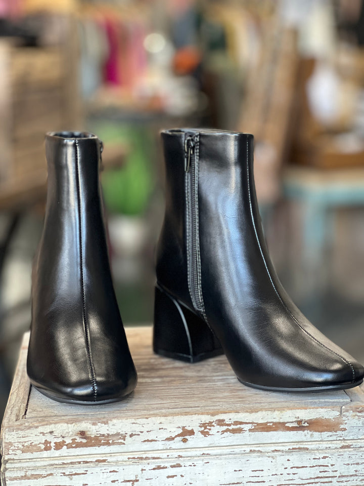 Shasha Black Boot