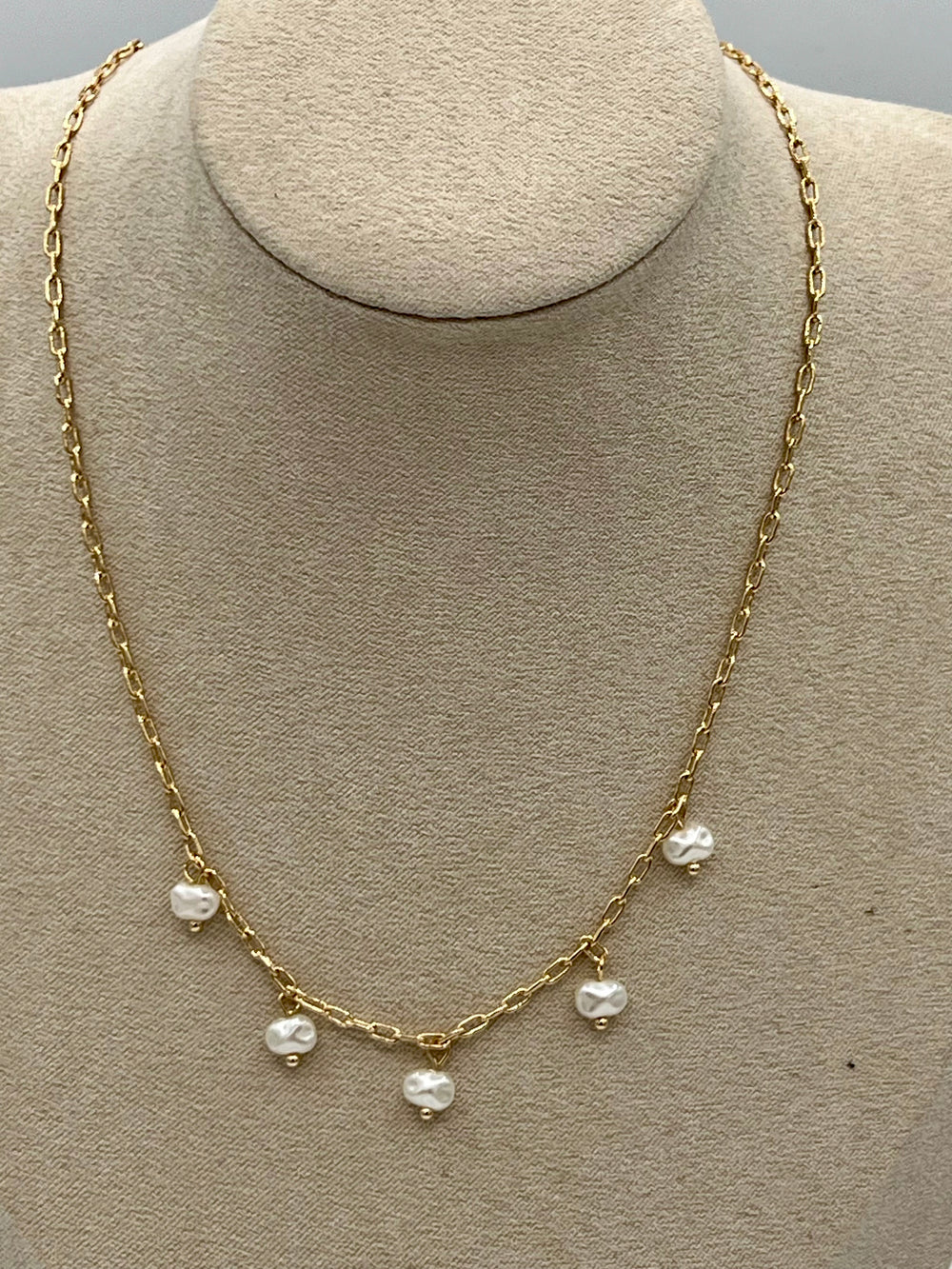 Dainty Gold Chain with 5 Tiny Pearls