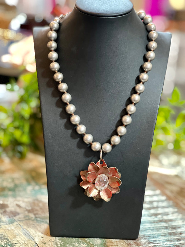 Navajo Pearl Necklace With Flower Pendant Rust/Crystal